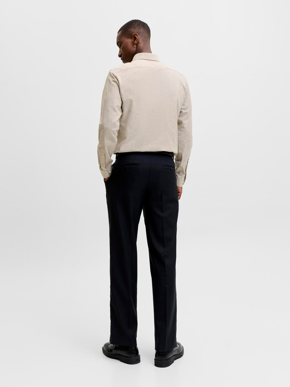 model_shot-back